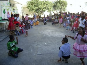 festa con balli e canti